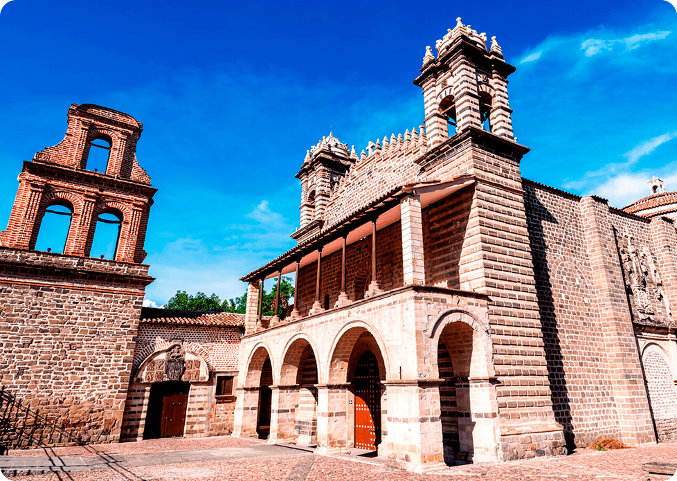 La Ciudad de las 33 Iglesias